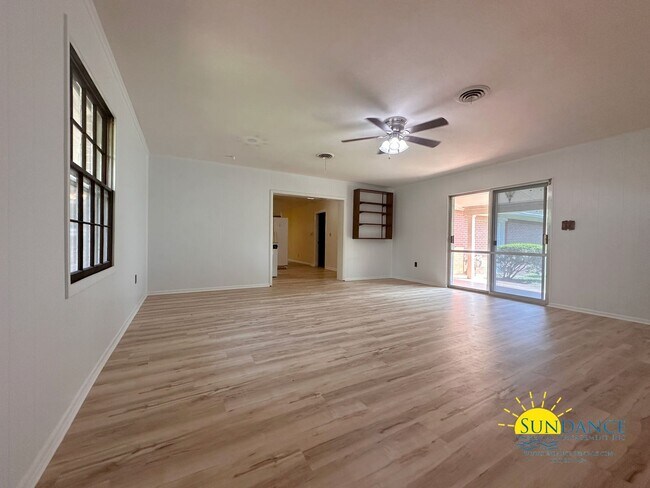 Foto del edificio - Unique 4 Bedroom Home Near Ferry Park