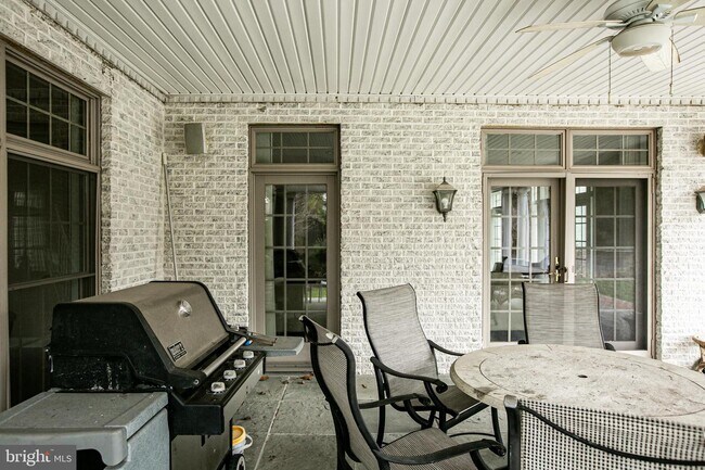 Building Photo - 17 Dey Farm Rd