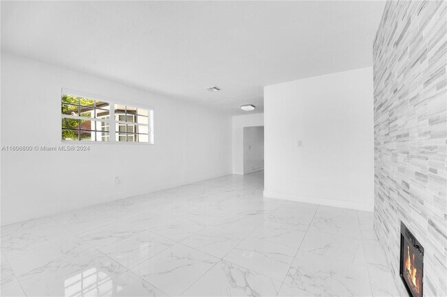 Building Photo - 19720 SW 114th Ave