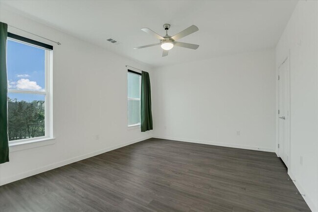 Building Photo - 4801 Springdale Rd