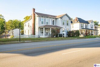 Building Photo - 208 N Mulberry St