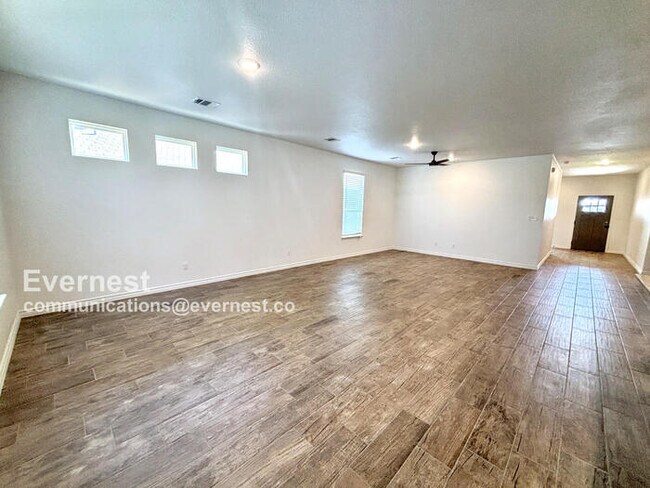 Foto del edificio - 2123 Hornbeam St