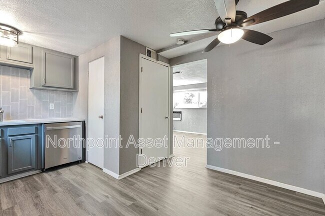 Foto del edificio - 1443 Stuart St