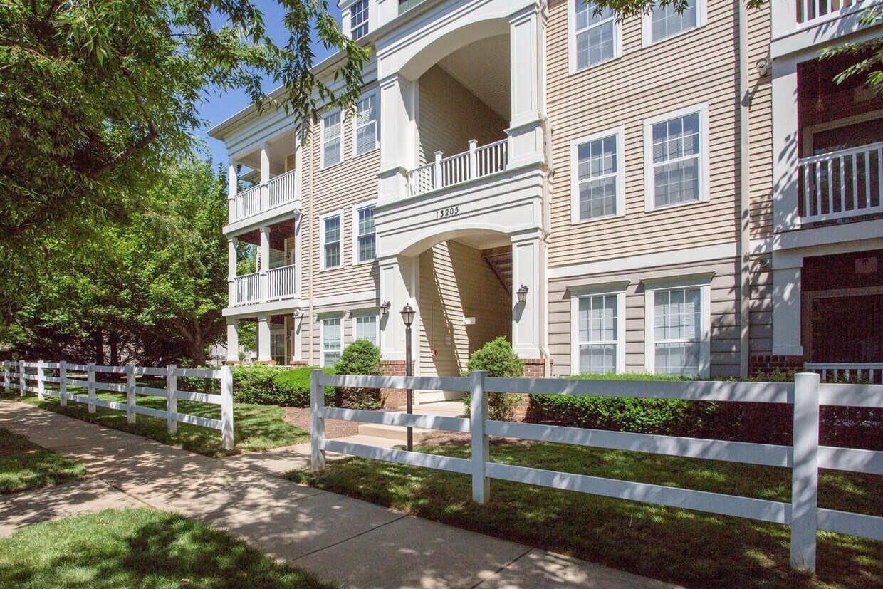 13205 Cloppers Mill Dr, Germantown, MD 20874 Condo for Rent in