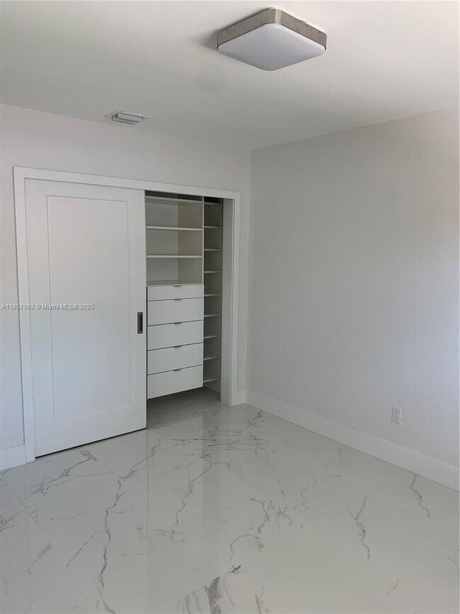 Foto del edificio - 3262 SW 23rd Terrace