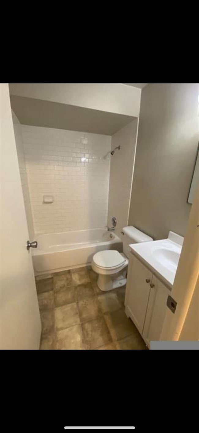 Building Photo - 414 N Saint Bernard Dr