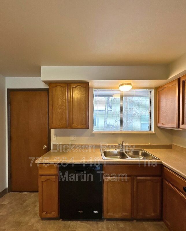 Building Photo - 1128 H St