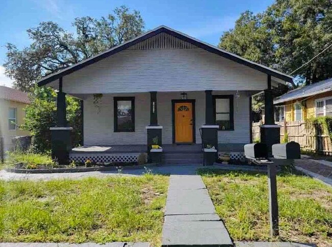 Building Photo - 1021 E Cayuga St