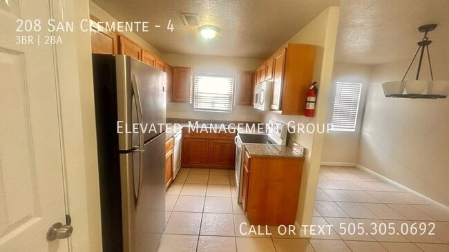 Building Photo - 208 San Clemente Ave