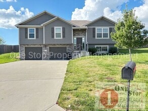 Building Photo - 703 Hollis Ave
