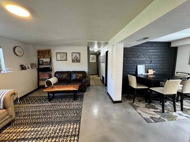 Building Photo - 5939 S 2550 W