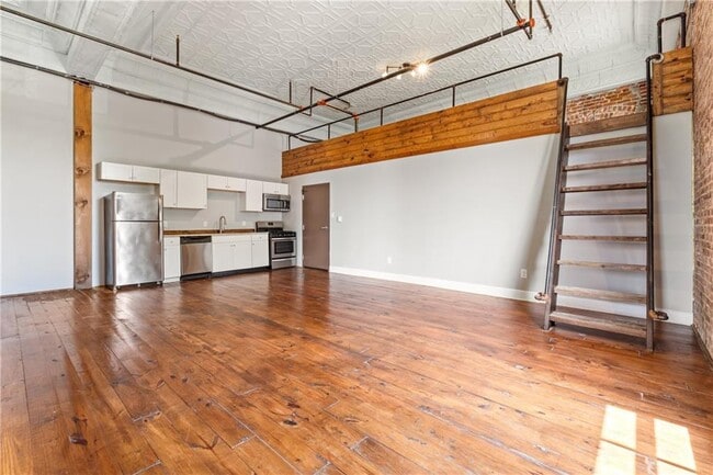 Building Photo - 558 St Francis St