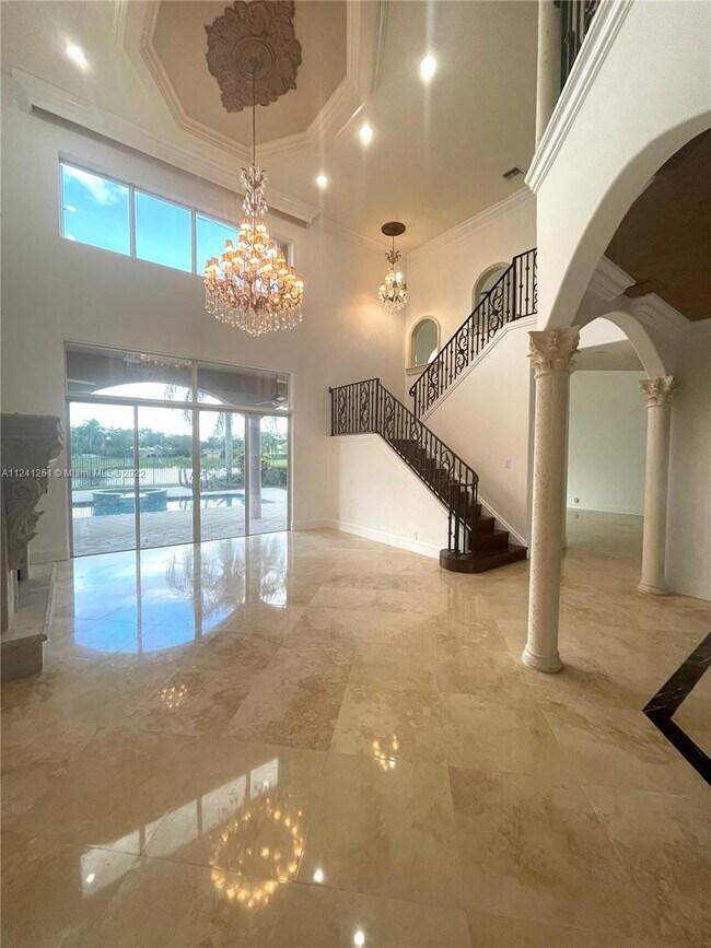 Building Photo - 2547 Montclaire Cir