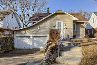 Building Photo - 1008 S 41st St