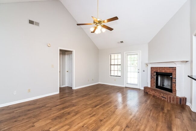 Building Photo - 10824 Ridgefield Dr