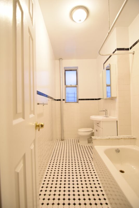 Foto del edificio - 82-84 Wadsworth Ave