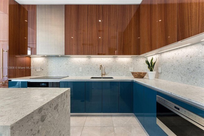 Foto del edificio - 2655 S Bayshore Dr