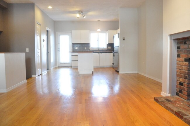 Building Photo - 273 Sumner St