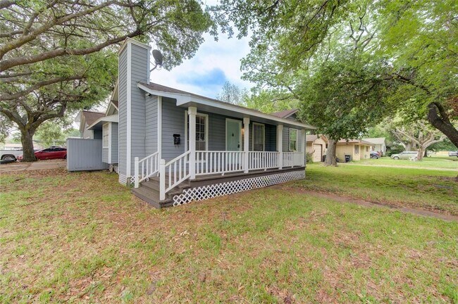 Building Photo - 112 Begonia Ln