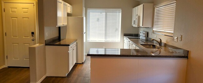 Foto del edificio - Lovely Corner Lot Home In South Phoenix!!!