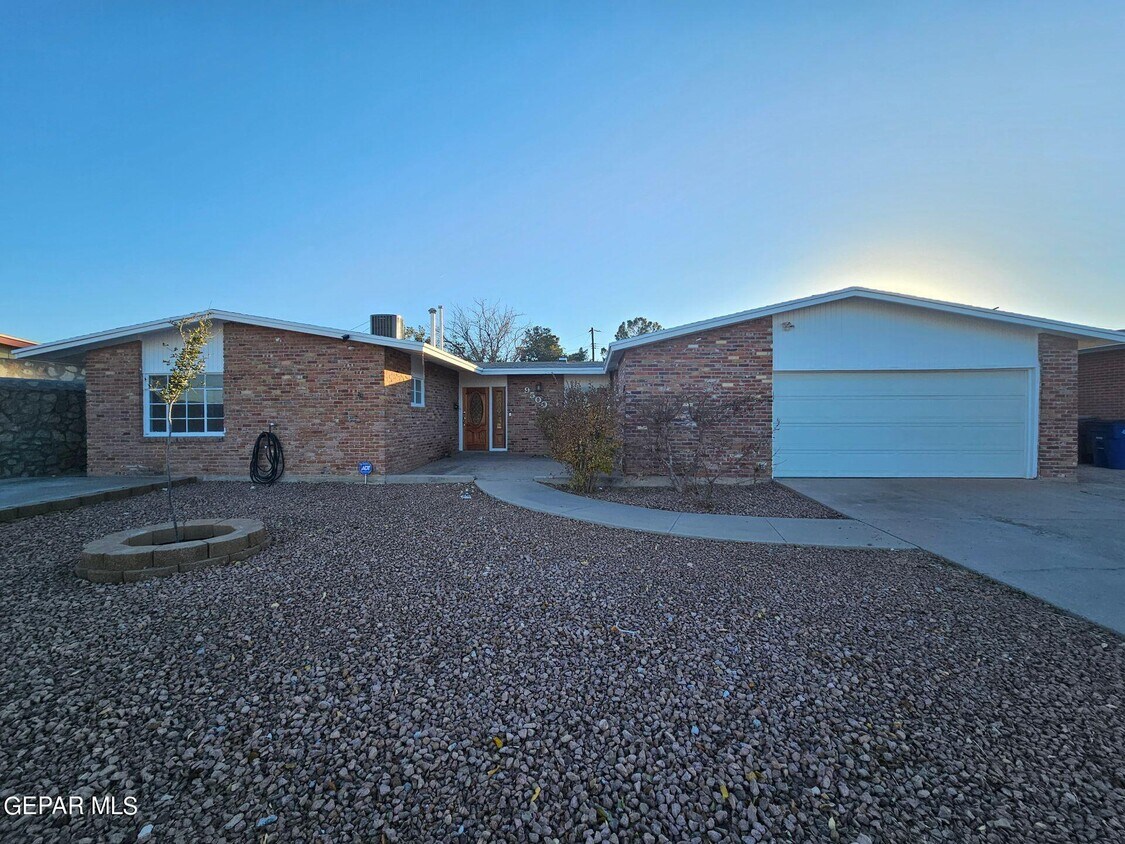 Primary Photo - 9500 Album Ave