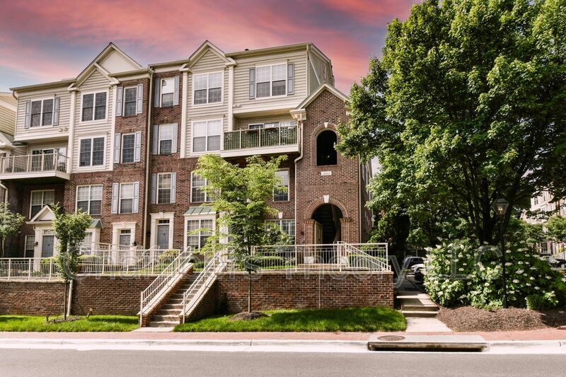 10347 Sager Ave Unit 302, Fairfax, VA 22030 Condo for Rent in