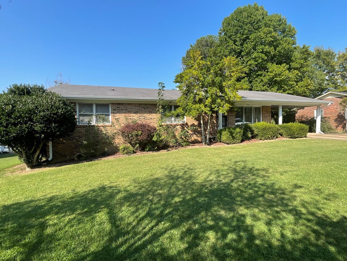 Primary Photo - 3 Bd 2 Ba Home with Attached Carport