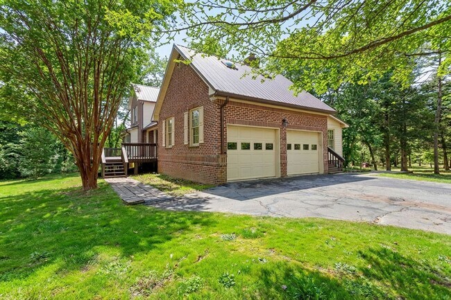 Foto del edificio - Beautiful 4 Bed 3.5 Bath Home on 20 Acres