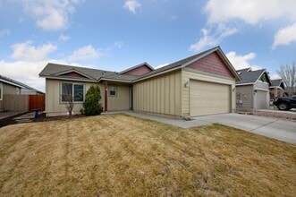 Building Photo - 953 SW 25th Pl