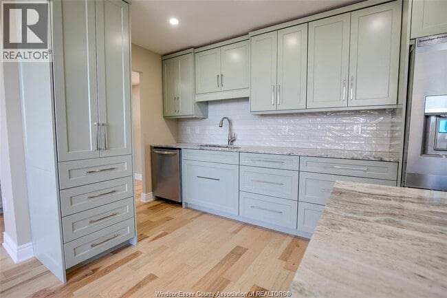 Building Photo - 111 Riverside Dr E