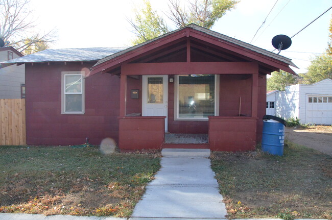 1208 W Maple St