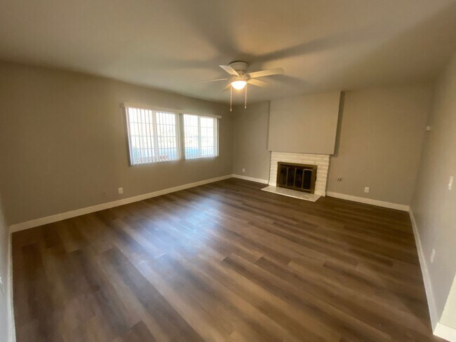 Building Photo - West Lancaster 4 bedroom available now!