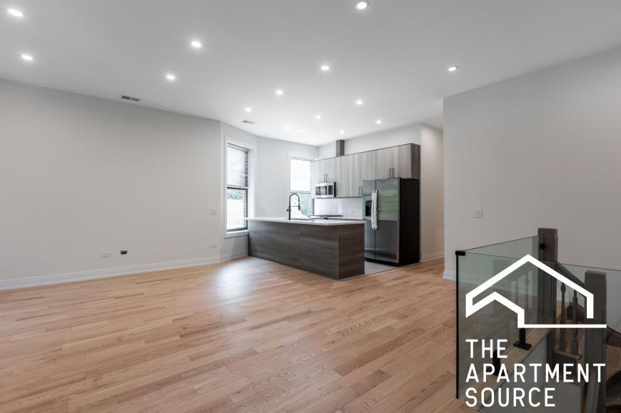 Primary Photo - 3 bedroom in Chicago IL 60657