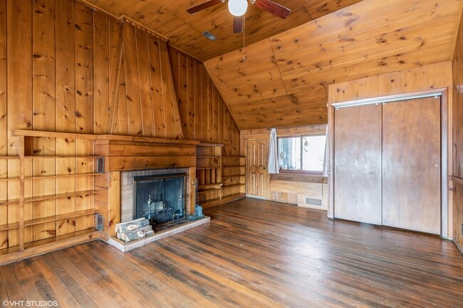 Living Room - 26 E Crystal Lake Ave