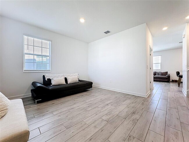 Foto del edificio - 3077 Ella Wy