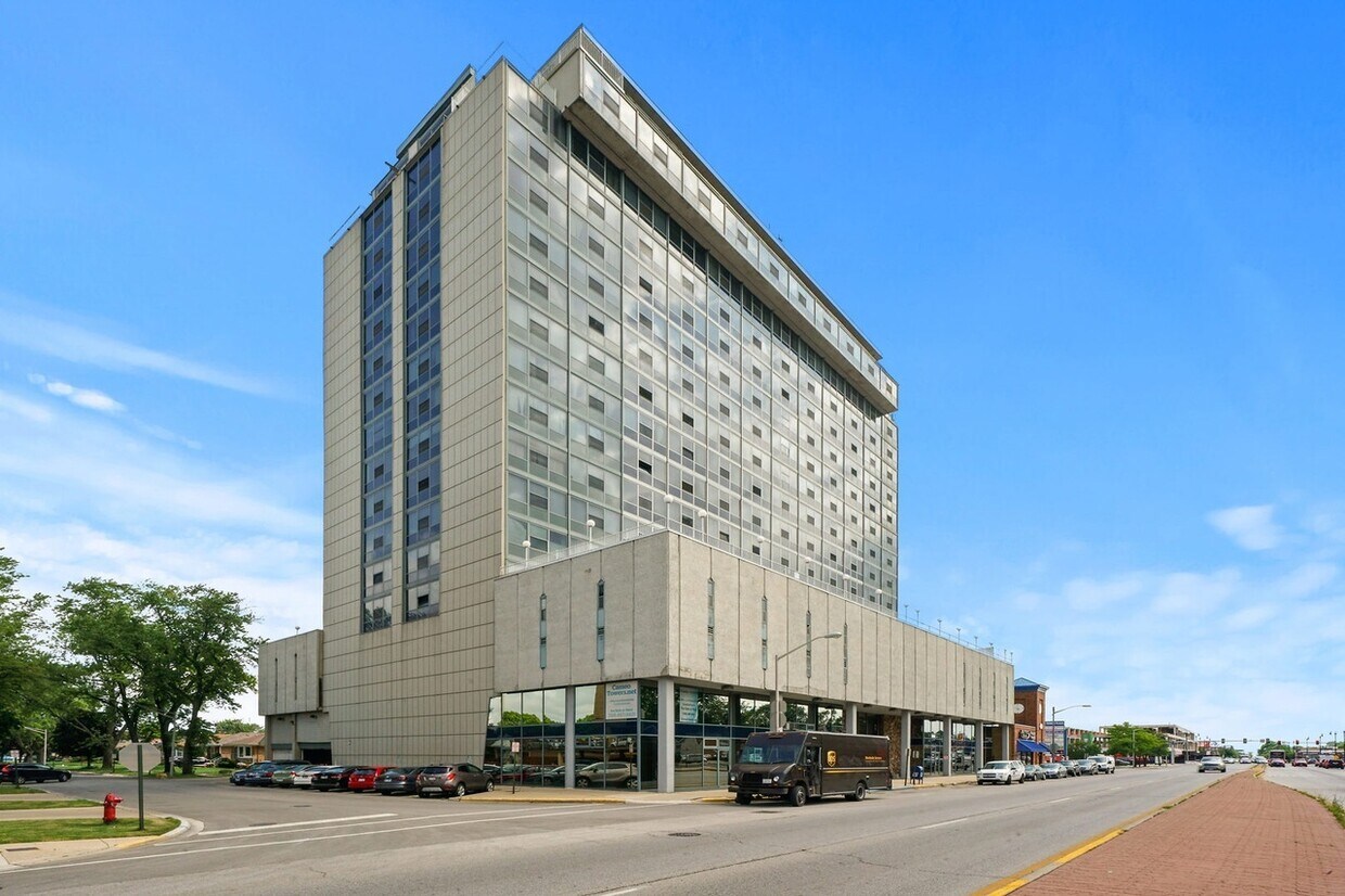 Primary Photo - 7234 W North Ave