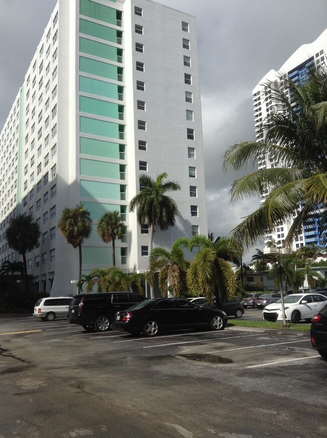 Building Photo - 1250 West Ave