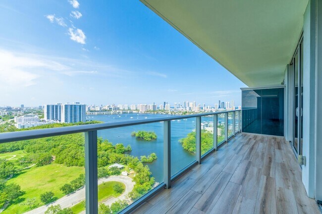 Foto del edificio - 16385 Biscayne Blvd