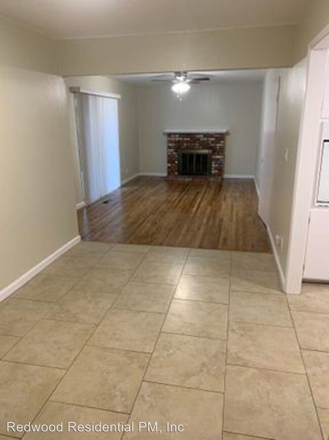 Building Photo - 4 br, 2 bath Apartment - 2143 Mission Blvd