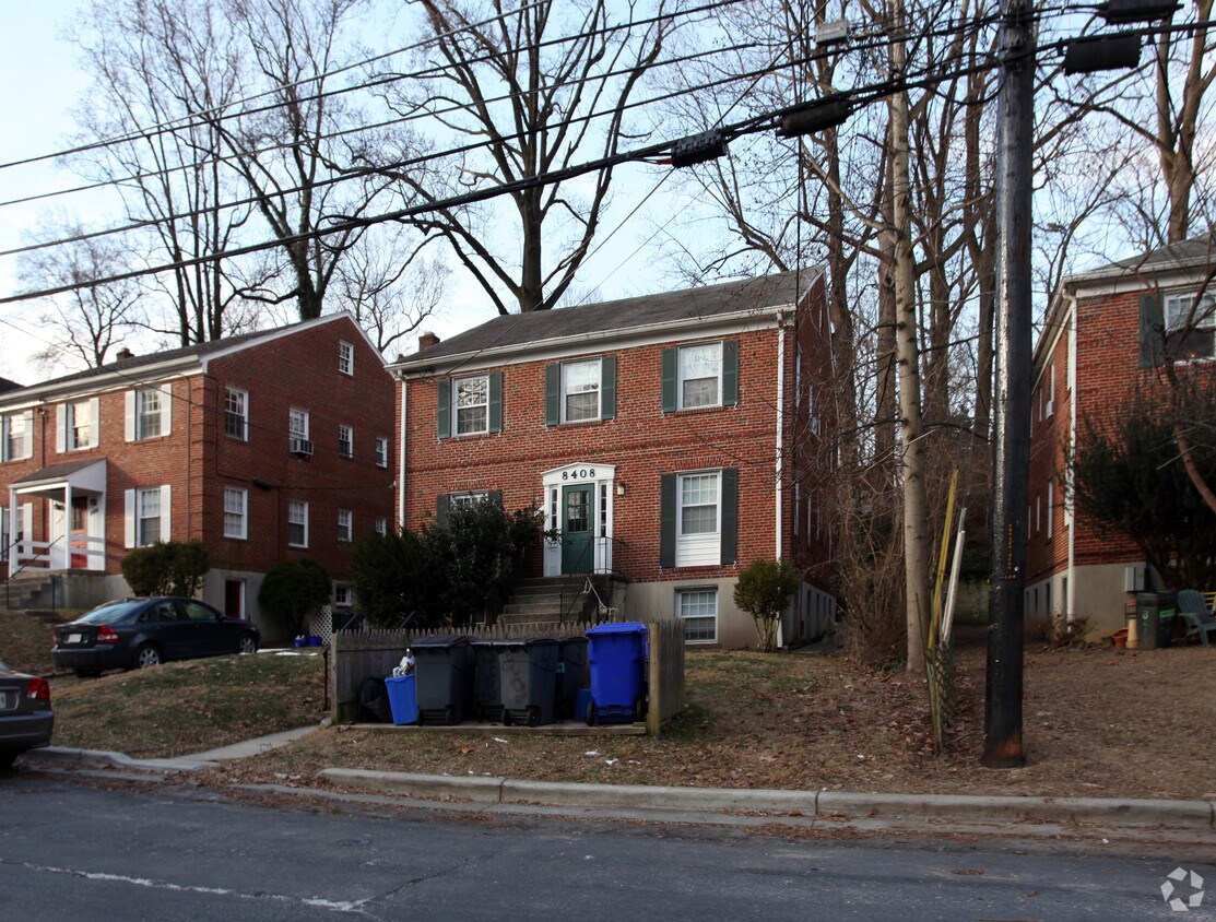 Building Photo - 8408 Greenwood Ave