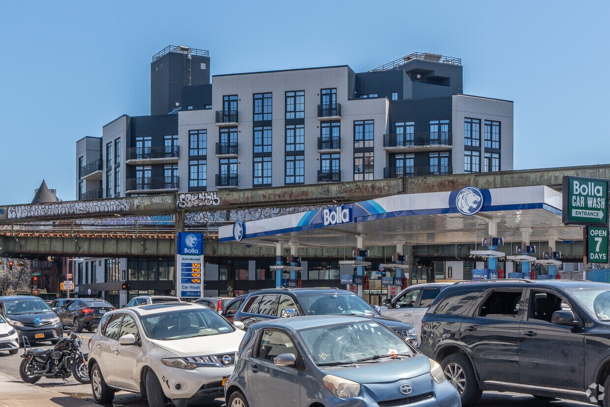 Primary Photo - 666-668 Bushwick Ave