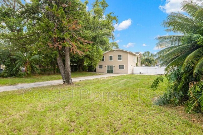 Photo - 305 E Hanna Ave House