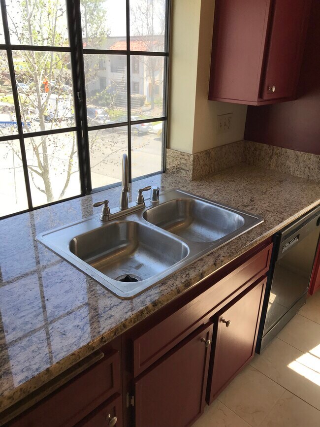 Foto del edificio - 10910 Summerdale Way