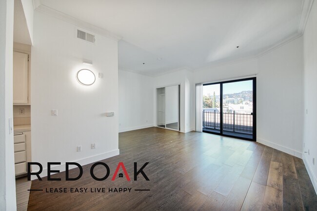 Foto del edificio - ~1 Month FREE~ Fantastic, Sun-Drenched Stu...