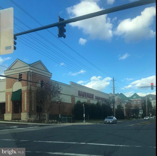 Building Photo - 528 Redland Blvd