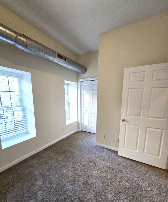 Building Photo - 401 S Eden St