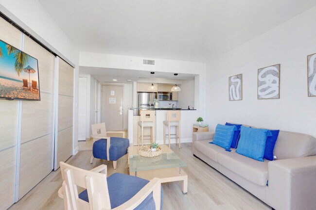 Foto del edificio - 18683 Collins Ave