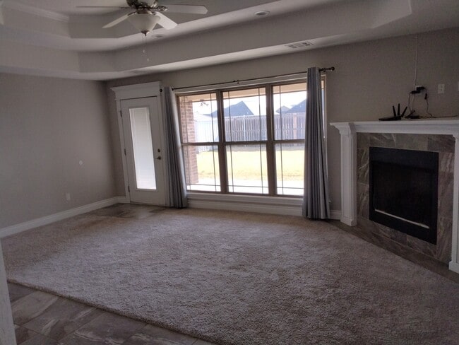 Building Photo - 401 Northeast Mountain Meadow Drive