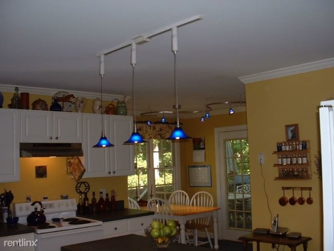 Building Photo - 3 br, 2.5 bath House - 303 Cary Pines Dr