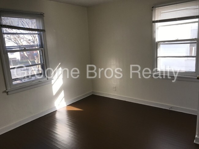 Building Photo - 2308 Yorktown Ave